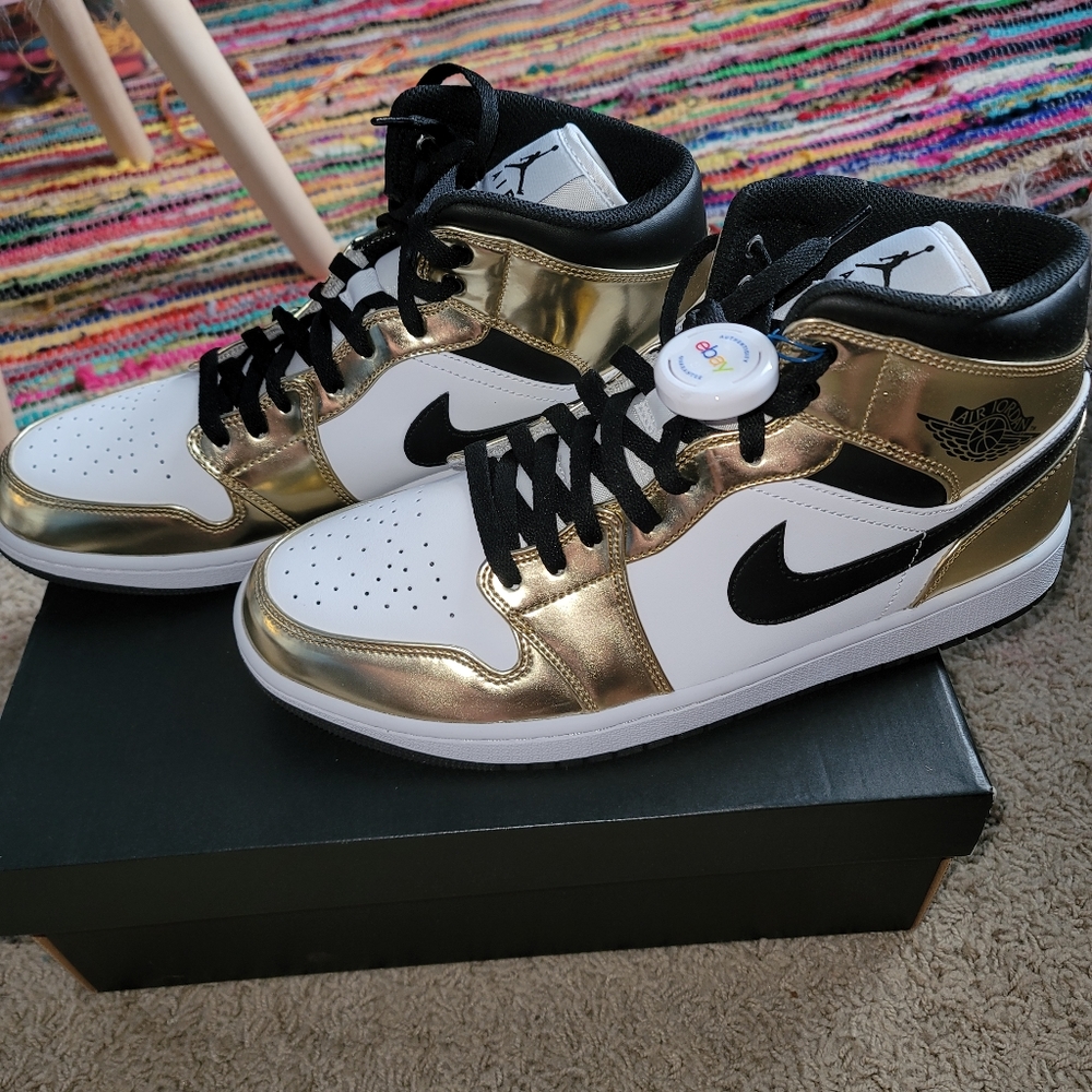 Jordan 1 High Metallic Gold - Size 11